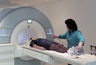 MRI της σπονδυλικής στήλης για τον εντοπισμό της αιτίας του πόνου στην πλάτη